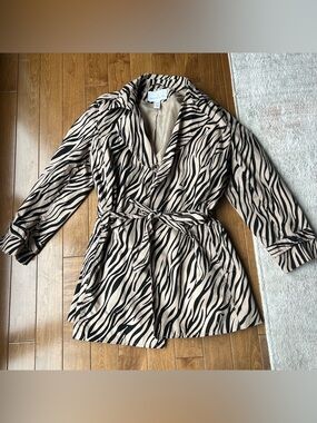 Jaclyn Smith Beige and Black Zebra Print Jacket Trench coat with tie - cotton